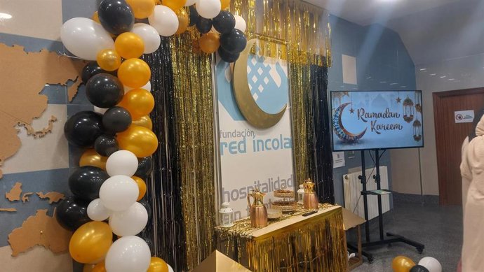 Más de cien personas celebran en Valladolid el fin del ayuno diario durante el Ramadán con talleres y gastronomía