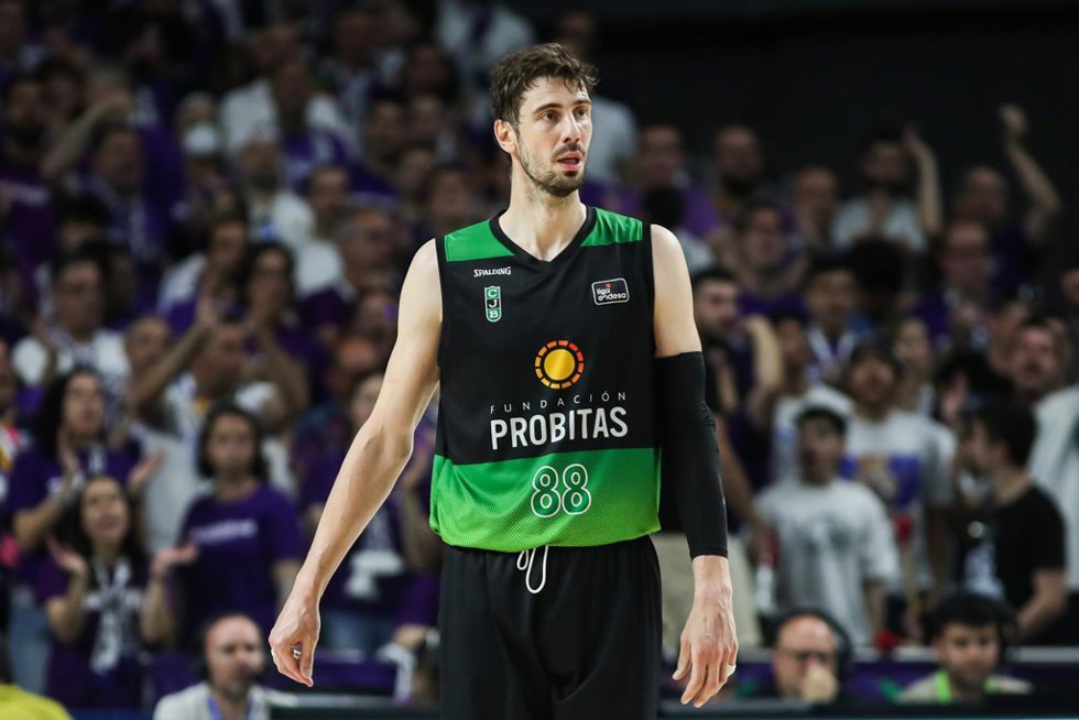 Archivo - Ante Tomic, durante un partido con el Joventut Badalona.