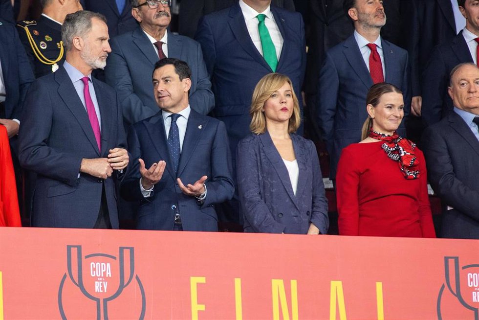 Moreno a la iezquierda del rey Felipe VI en el palco
