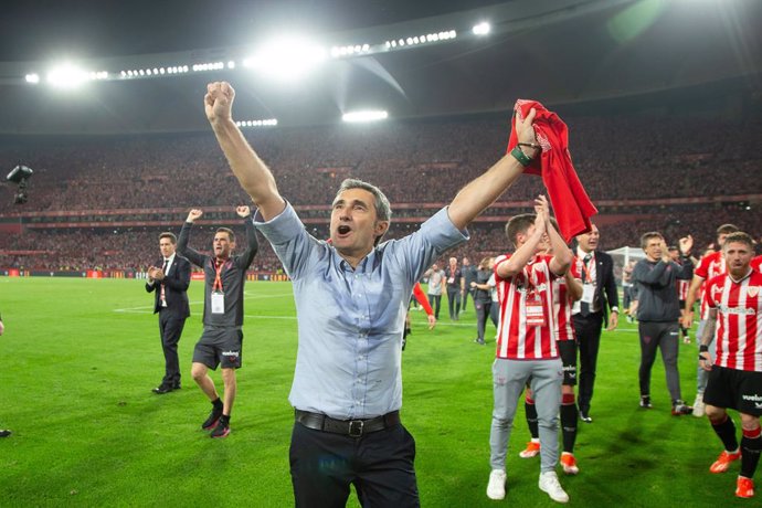 Ernesto Valverde, head coach of Athletic Club, celebrates after winning the spanish cup, Copa del Rey, Final football match played between Athletic Club and RCD Mallorca at La Cartuja stadium on April 6, 2024, in Sevilla, Spain.