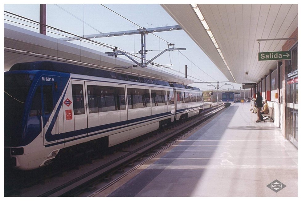Imagen de Metro de Madrid a su paso por la línea 9B