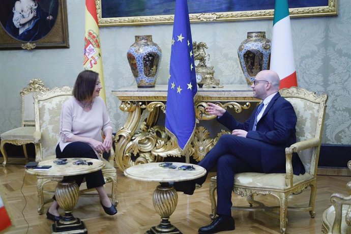 La presidenta del Congreso, Francina Armengol, con el presidente de la Cámara de Diputados de Italia, Lorenzo Fontana.