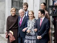 El Rey Juan Carlos se deja querer por sus hijas y nietos... ¡la imagen familiar que nadie esperaba!