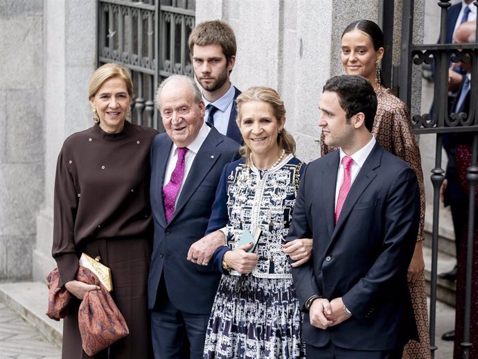 En primera fila, la Infanta Cristina, el Rey emérito Juan Carlos I, la Infanta Elena, y los nietos del Rey Juan Carlos, Froilán de Marichalar y, en segunda fila, Juan Valentín Urdangarín y Victoria Federicha de Marichalar.