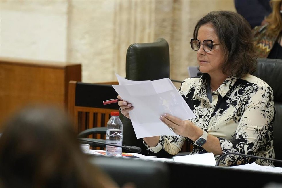 Archivo - La consejera de Salud, Catalina García, en una imagen de archivo en el Parlamento de Andalucía.