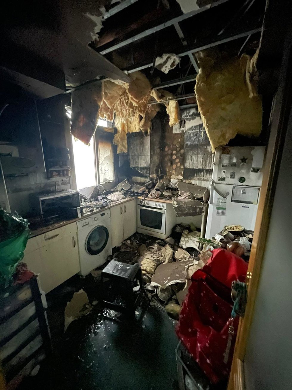 Estado de la cocina incendiada.