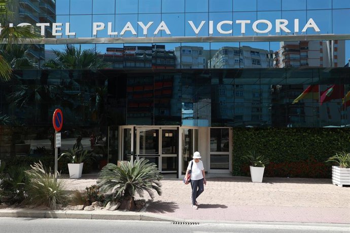 Archivo - Hoteles en la playa de la Victoria de Cádiz. ARCHIVO.
