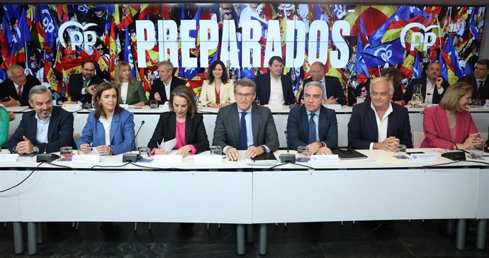 Miembros del Partido Popular durante la reunión de la Junta Directiva Nacional del PP, en la sede del PP en la calle Génova, a 2 de abril de 2024, en Madrid (España). Durante el encuentro, se hace balance de sus dos años como presidente nacional de la f