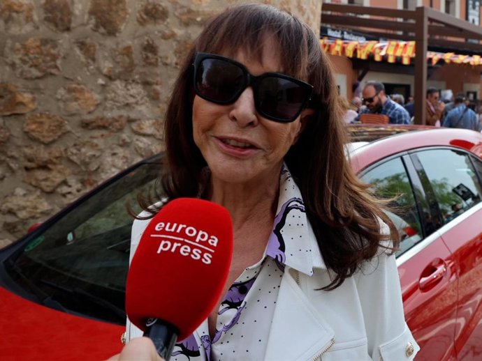 MARI ÁNGELES GRAJAL