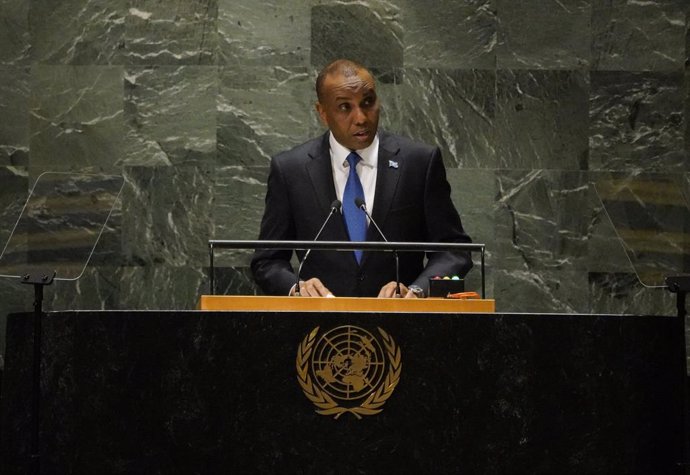 Archivo - UNITED NATIONS, Sept. 24, 2023  -- Hamza Abdi Barre, prime minister of Somalia, delivers a speech at the General Debate of the 78th session of the UN General Assembly at the UN headquarters in New York, Sept. 23, 2023.   During the 78th session 