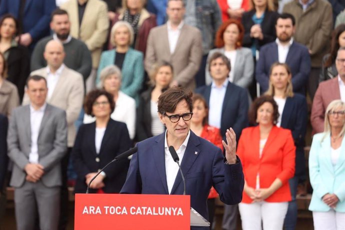 El primer secretario del PSC, Salvador Illa, interviene en el acto de la fotografía de las candidaturas del partido