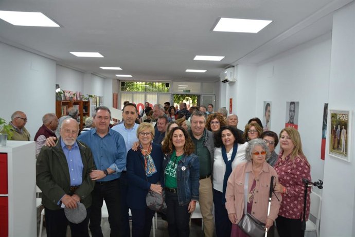 Espadas en la nueva Casa del Pueblo en el barrio sevillano de Miraflores.
