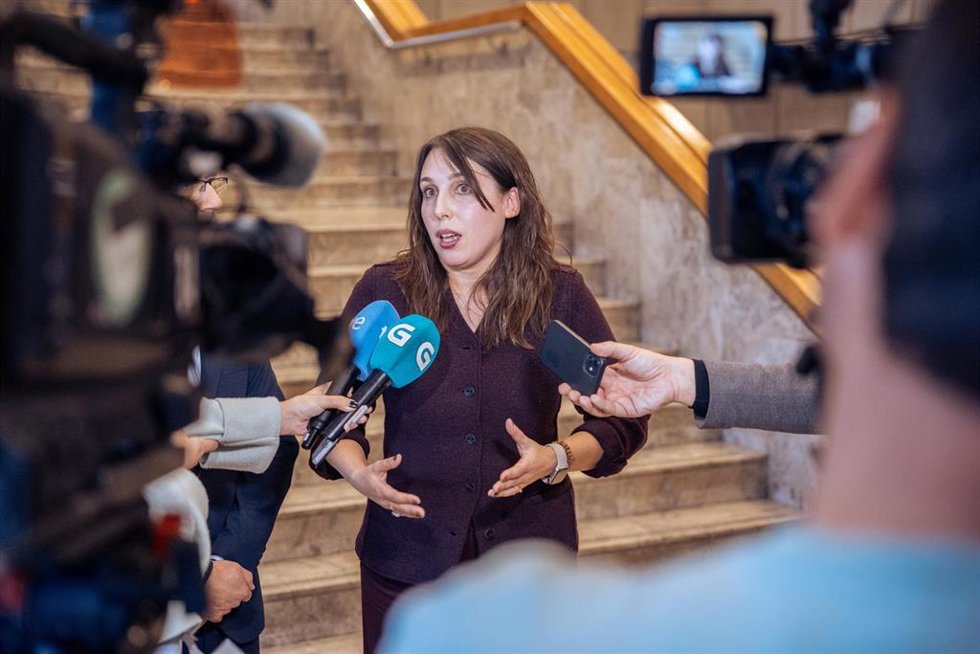 Archivo - La conselleira de Economía, Industria e Innovación, María Jesús Lorenzana Somoza, dando declaraciones tras la reunión de la mesa de seguimiento de Alcoa, en el Ministerio de Industria, a 26 de enero de 2024, en Madrid.