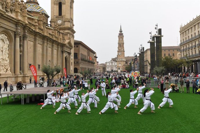 Actividad de 'Hola Primavera' Deporte, en la plaza del Pilar.
