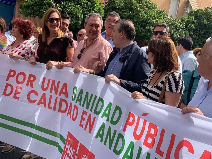 El PSOE de Sevilla en la manifestación de Marea Blanca