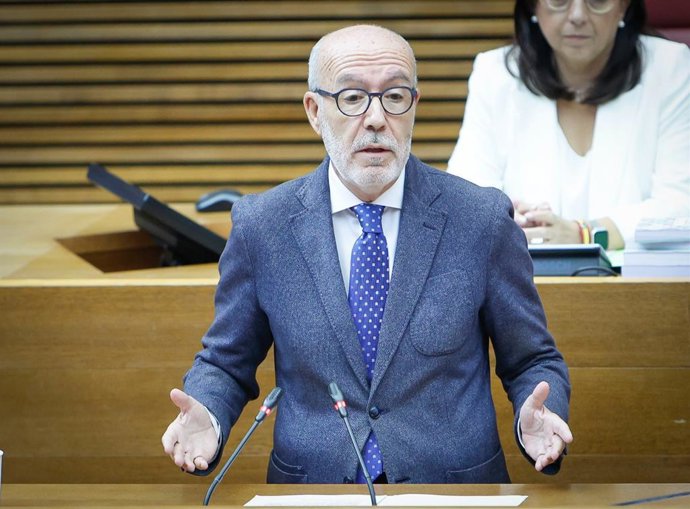 Archivo - El portavoz de Agricultura del Grupo Popular en Les Corts, Luis Martínez