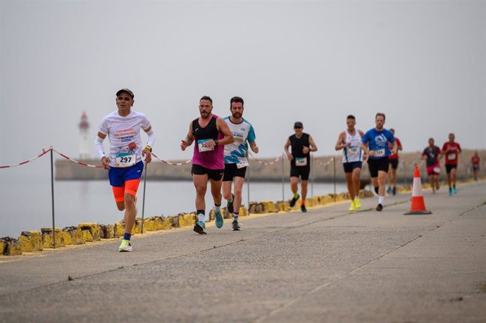 La prueba deportiva, '10 Km Puerto de Almería', se ha disputado esta mañana.