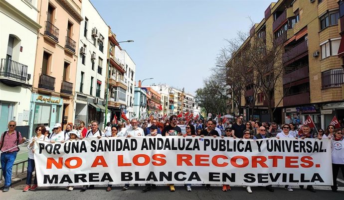 Protesta de Marea Blanca en Sevilla