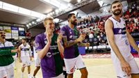 El Unicaja remonta hasta el liderato y el Valencia Basket resurge contra Baskonia