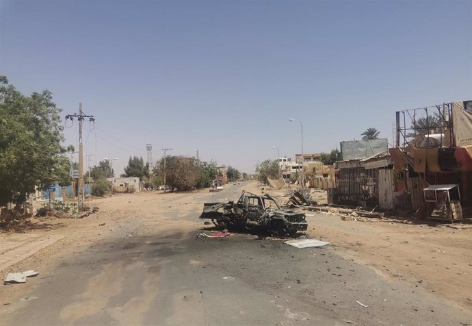 Una calle en Sudán tras enfrentamientos entre el Ejército y las RSF
