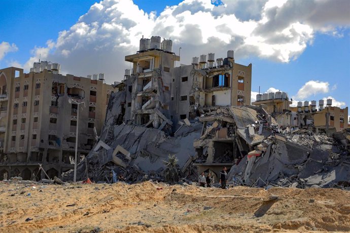 Edificios destruidos por los bombardeos de Israel contra la ciudad de Jan Yunis, en el sur de la Franja de Gaza (archivo)