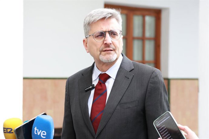 Archivo - El portavoz adjunto del Grupo Parlamentario Socialista, Josele Aguilar