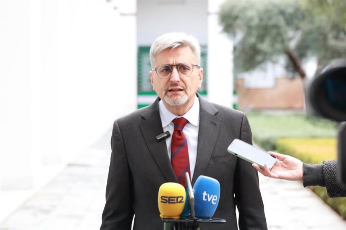 Archivo - El portavoz adjunto del Grupo Parlamentario Socialista, Josele Aguilar