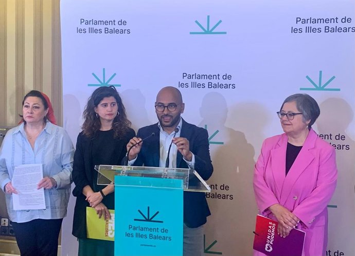 La diputada de MÉS per Mallorca Maria Ramon, el diputado de PSIB Omar Lamin, y la diputada de Unidas Podemos, Cristina Gómez.