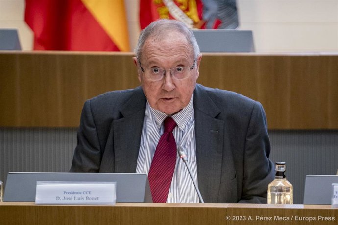 Archivo - El presidente de CCE, José Luis Bonet, durante un acto de la Confederación Española de Organizaciones Empresariales (CEOE), en la sede de la CEOE, a 14 de julio de 2023, en Madrid (España). La CEOE ha organizado este encuentro empresarial Chil