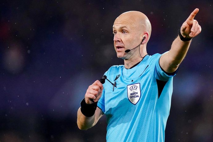 Archivo - Referee Anthony Taylor during the UEFA Champions League, Group E football match between Feyenoord and Atletico Madrid on November 28, 2023 at Stadion Feijenoord "De Kuip" in Rotterdam, Netherlands - Photo Joris Verwijst / Orange Pictures / DPPI