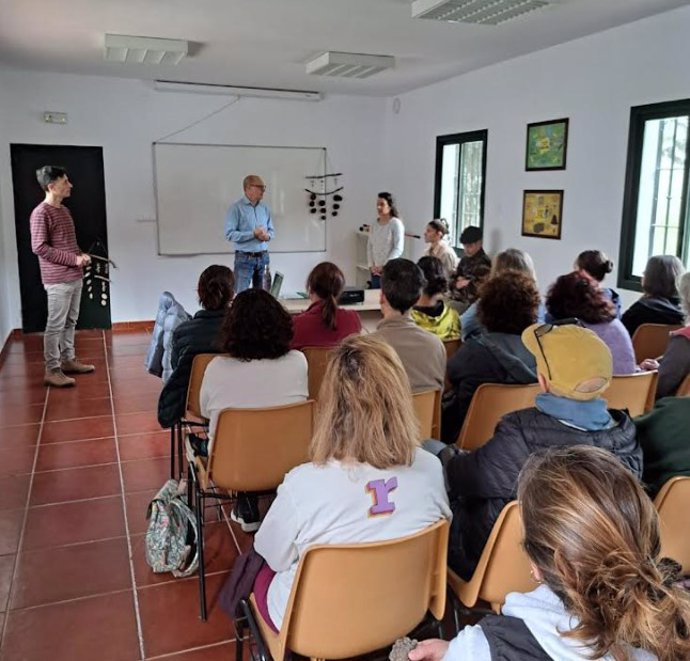 La Junta valora las actividades y talleres en Las Contadoras y el Ecomuseo Lagar de Torrijos de Los Montes