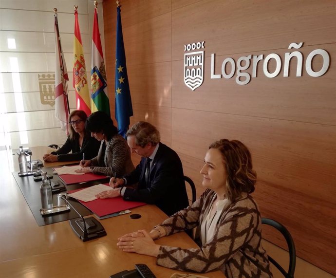Logroño se adhiere a la Alianza de ciudades contra la obesidad, con la firma del protocolo esta mañana en el Ayuntamiento.