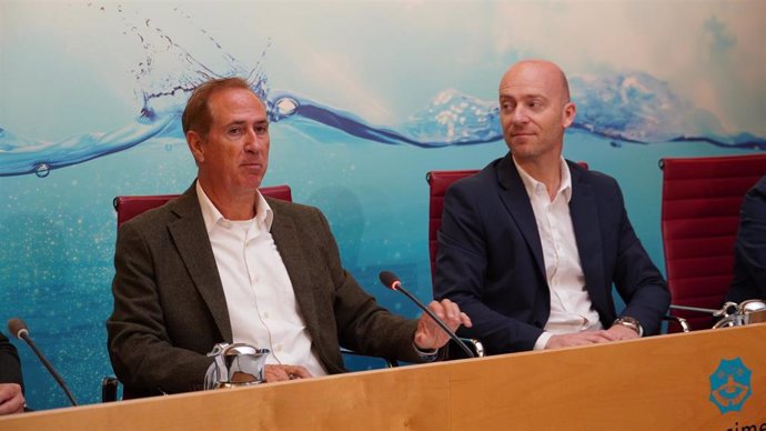 El conseller del Mar y del Ciclo del Agua, Juan Manuel Lafuente, y el presidente del Consell de Menorca, Adolfo Vilafranca.