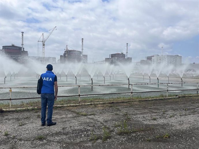 Archivo - Personal del OIEA visita la central nuclear de Zaporiyia, en Ucrania