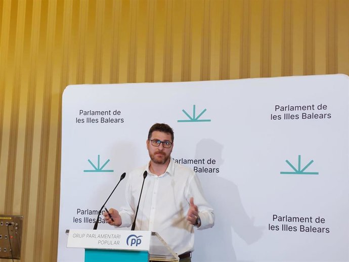 El portavoz parlamentario del PP, Sebasti Sagreras, en rueda de prensa