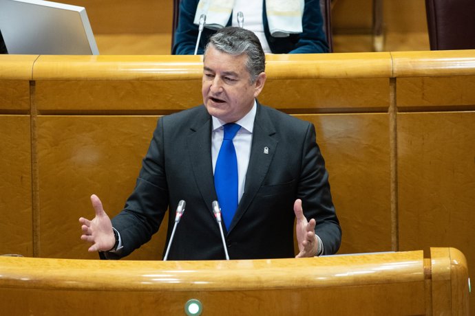 El consejero de Presidencia, Interior, Diálogo Social y Simplificación Administrativa de la Junta de Andalucía, Antonio Sanz, durante la reunión de la Comisión General de las Comunidades Autónomas, en el Senado, a 8 de abril de 2024, en Madrid (España).