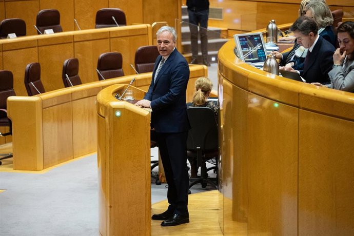 El presidente del Gobierno de Aragón, Jorge Azcón, interviene durante la reunión de la Comisión General de las Comunidades Autónomas, en el Senado.