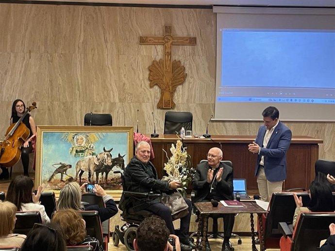 Eel pintor del cuadro, José Ángel Ramírez; el Obispo de Albacete, Ángel Fernández, y el presidente de la Real Asociación Virgen de Los Llanos, Antonio Fernández-Pacheco.