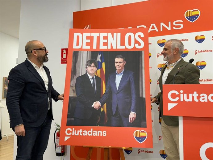 El candidato de Cs a las elecciones catalanas, Carlos Carrizosa, y el jefe de campaña y eurodiputado Jordi Cañas