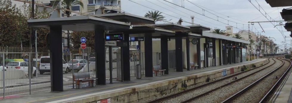 Las marquesinas de la estación de Premi de Mar (Barcelona)