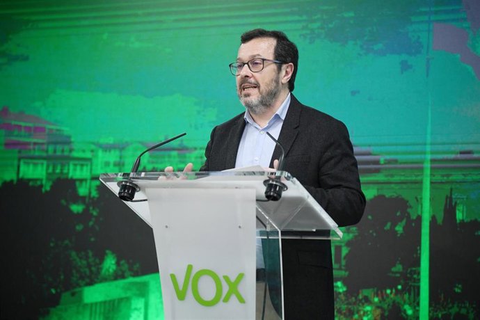 El portavoz de VOX, José Antonio Fúster, durante una rueda de prensa posterior a la reunión del Comité de Acción Política de Vox.