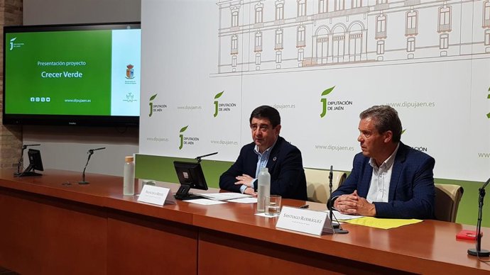 El presidente de la Administración Provincial, Paco Reyes, y el alcalde de Chiclana de Segura, Santiago Rodríguez