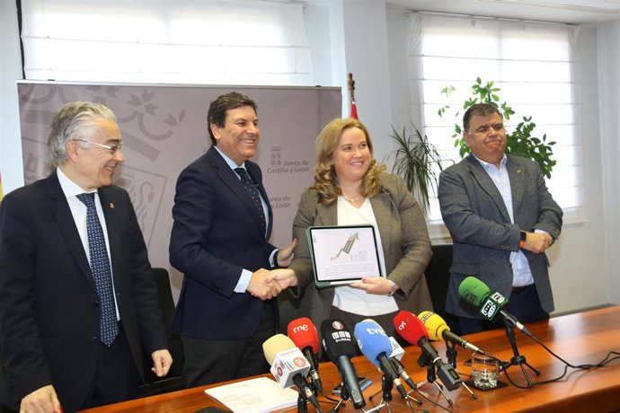 Junta y Ayuntamiento de Burgos formalizan la cesión de la parcela en Capiscol para un aparcamiento con 226 plazas.