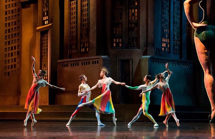 Fotograma de la película 'La Cenicienta', basada en la coreografía e historia del bailarín Rudolf Nureyev, que será la primera proyección del ciclo 'Dansa filmada' de CaixaForum Palma.