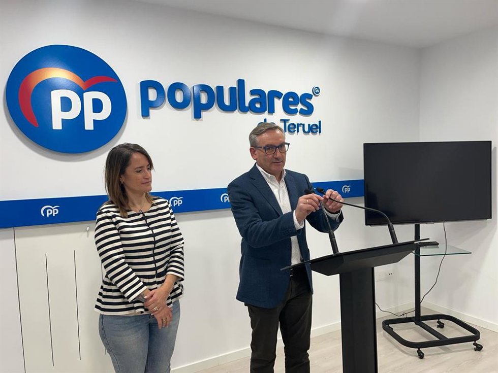 El presidente del PP en Teruel, Joaquín Juste, en rueda de prensa