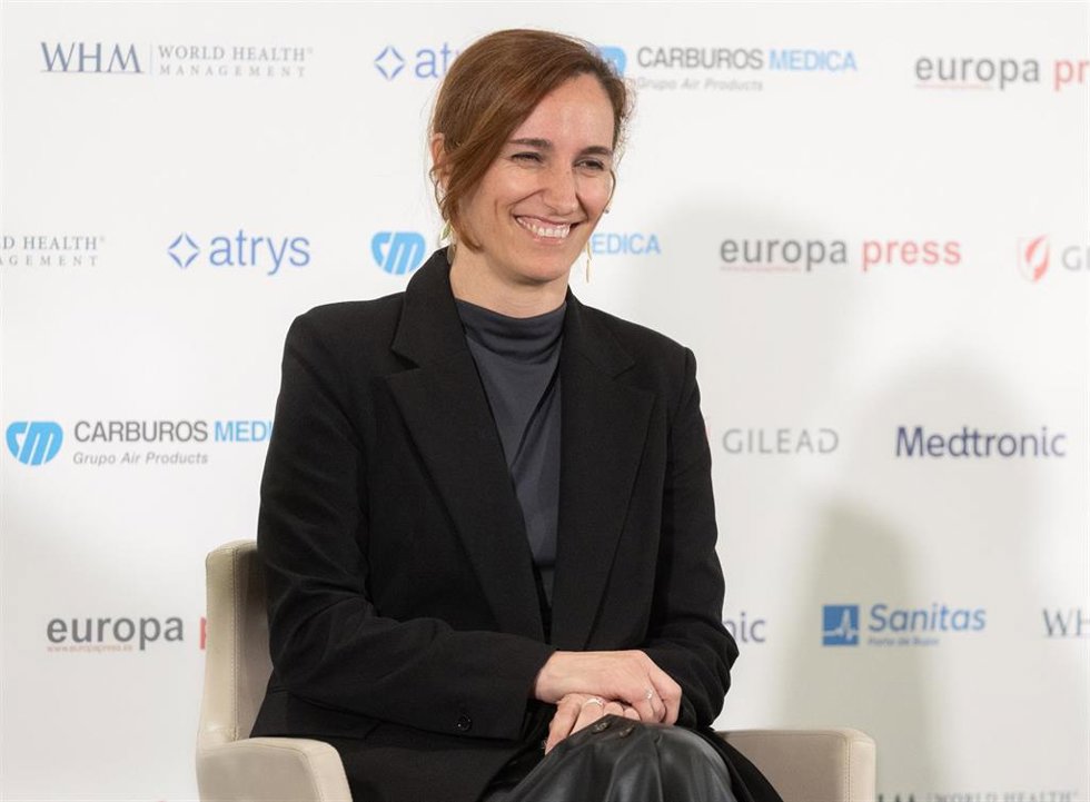 La ministra de Sanidad, Mónica García, durante un desayuno Socio-Sanitario de Europa Press, en el Hotel Hyatt Regency Hesperia Madrid, a 8 de abril de 2024, en Madrid (España). El desayuno ha tenido después de que el pasado viernes, 5 de abril, el minis