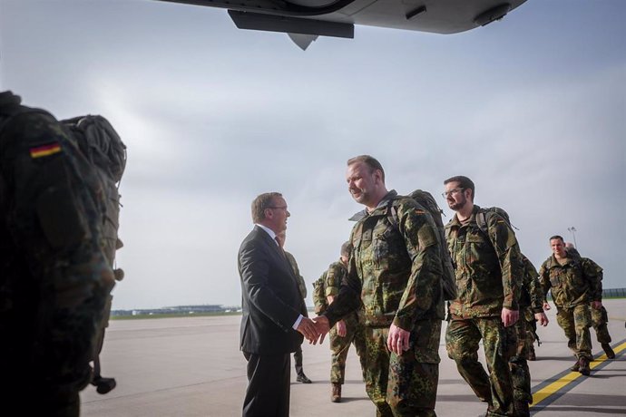 El ministro de Defensa de Alemania, Boris Pistorius, despide a los militares que formarán parte de la misión permanente alemana en Lituania 
