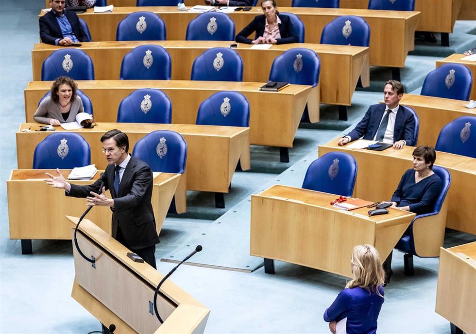 Archivo - Imagen de archivo del primer ministro de Países Bajos en funciones, Mark Rutte, durante una intervención en el Parlamento.