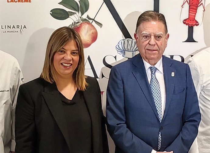 La vicepresidenta del Gobierno asturiano, Gimena Llamedo, y el alcalde de Oviedo, Alfredo Canteli, en la inauguración de la asamblea de Euro-Toques.