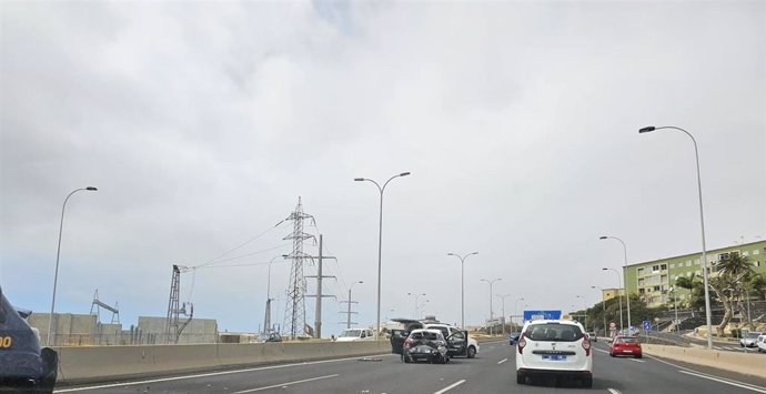 Una mujer de 55 años ha resultado herida en un accidente de tráfico ocurrido en la Autopista del Norte (TF-5), a su paso por la zona de Somosierra, en Santa Cruz de Tenerife